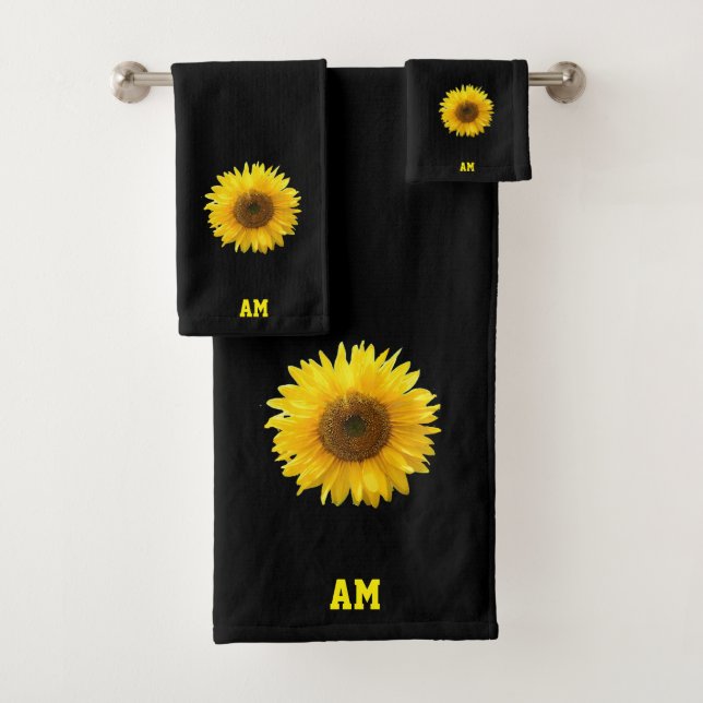 Girasol y monograma en negro (In situ)