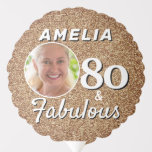 Globo 80 y Fabulous Gold Purpurina 80th Birthday Photo<br><div class="desc">80 y Fabulous Fabulous Gold Purpurina 80th Birthday Party Photo Balloon. Purpurina de oro falso con una foto en un marco redondo. Regalo de cumpleaños 80 para ella. Personaliza con nombre y foto.</div>