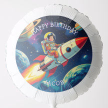 Cohetes escuetos en el cumpleaños del astronauta e