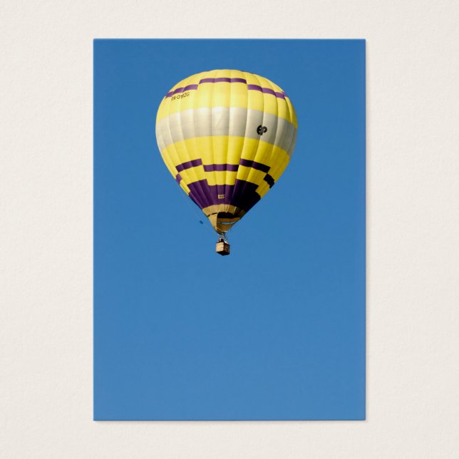 Globo de aire en cielo azul (Frente)