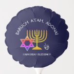 Globo Hanukkah Blessings | BARUCH ATAH ADONAI | Chanukah<br><div class="desc">Globo HANUKKAH moderno y elegante. El diseño muestra un MENORAH de color dorado con ESTRELLA multicolor DE DAVID y DREIDEL gris plateado. En la parte superior hay un texto curvo que dice BARUCH ATAH, ADONAI (Bendito eres tú, Dios) y debajo del texto se lee HANUKKAH BENDICGS. TODO TEXTO ES PERSONALIZABLE,...</div>