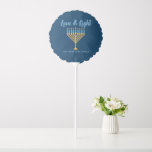 Globo Hanukkah Personalizado de amor y luz Menorah Fiest<br><div class="desc">Un personalizado lindo,  un globo fiesta de Amor y Luz Hanukkah para una cena de la familia judía Chanukah con una sinagoga. Personalice esta decoración de bonito con su propio apellido o información de grupo en azul bajo la menorah oro de bonito.</div>