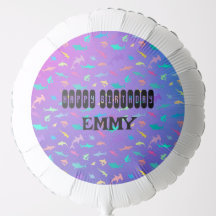 Tiburón colorido bajo el Fiesta de la escuela de m