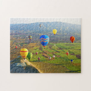 Globos de aire por encima del rompecabezas de jigs