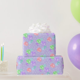 Globos de cumpleaños en papel de regalo de lunares