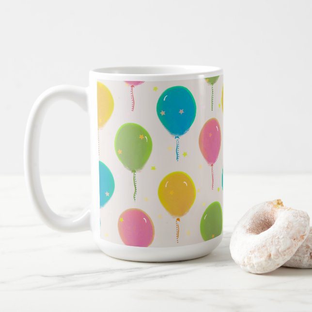 Globos festivos en una taza (Con donut)