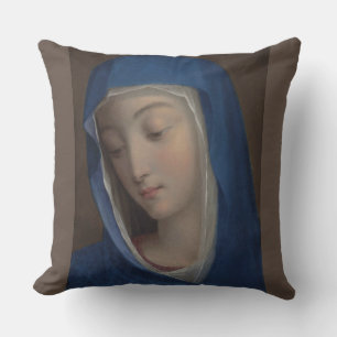 gloria a la reina del cielo lanzando almohada