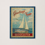 Gloucester Jigsaw Puzzle Sailboat Massachusetts<br><div class="desc">Este diseño náutico vintage de Greetings From Gloucester Massachusetts presenta un barco navegando en el agua con gaviotas y un cielo azul lleno de espléndidas nubes blancas.</div>