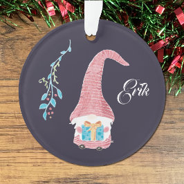 gnomo sueco rojo con un adorno presente