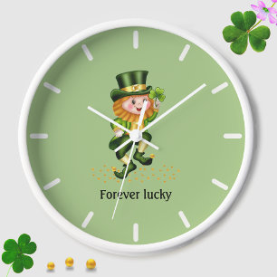 Gnomo verde para siempre afortunado en reloj verde