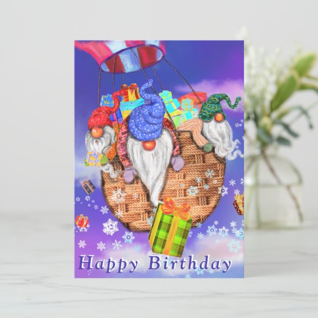 Gnomos con regalos Tarjeta de cumpleaños (Anverso de pie)