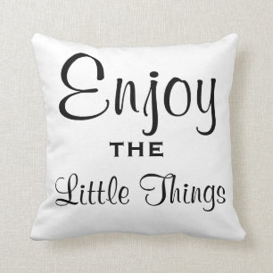 Goce de la pequeña almohada de las cosas
