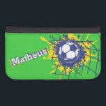 gol de fútbol amarillo verde llamado funda flap<br><div class="desc">Baloncesto amarillo brillante,  azul y verde (colores brasileños) / pelota de fútbol salpicando en la parte trasera del estuche de teléfono celular para niños de la meta / net. Ideal para aficionados al fútbol o al fútbol brasileño,  personalízate con tu propio nombre,  dice Matheus. Diseñado por Sarah Trett.</div>