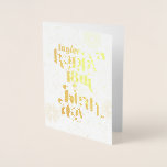 Gold Happy 18th Birthday con tarjeta de saludo de<br><div class="desc">Esta verdadera tarjeta de felicitación plegada de cumpleaños de Relieve metalizado presenta un diseño tipográfico decorativo con el nombre del destinatario y dice "Feliz 18 cumpleaños". Decorada con fuegos artificiales de Relieve metalizado de oro y estrellas, esta célebre tarjeta de 18 años es perfecta para una celebración. Esta tarjeta de...</div>