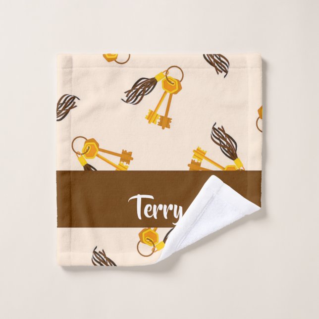 Gold house keys on pink (Toallita)