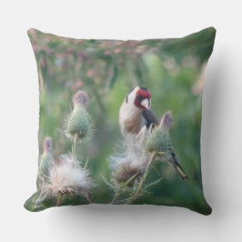 Goldfinch en el Cojín decorativo Fluffy Thistle