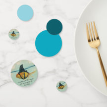 Goldfish con un confetti de aleta de tiburón