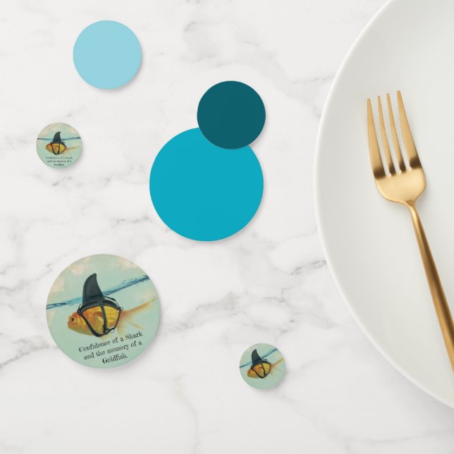 Goldfish con un confetti de aleta de tiburón (Grupo)