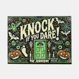 Golpear si sale con la alfombra de la puerta perso