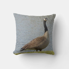 Goose By Pond Cojín decorativo