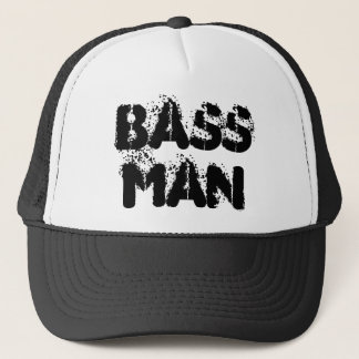 Gorra bajo del hombre