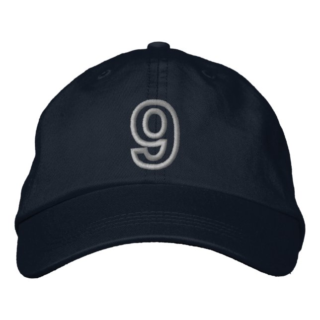 Gorra Bordada "9" Número atlético pequeño (Anverso)