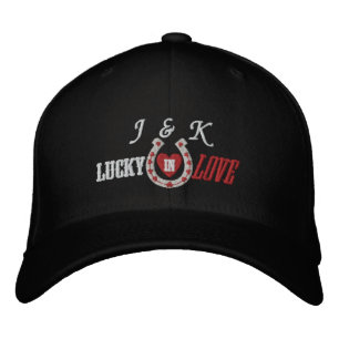 Gorra Bordada Afortunados en el amor de los corazones herradura