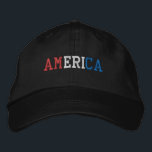 Gorra Bordada AMÉRICA Estilo patriótico rojo blanco y azul<br><div class="desc">AMÉRICA Bandera Patriótica Colores Rojo Blanco y Azul bordados en el clásico gorra de algodón negro. También está disponible la opción para seleccionar la elección del color gorra en la página principal del elemento.</div>