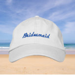Gorra Bordada Boda azul real Bridesmaid Bachelorette Party<br><div class="desc">Regale sus damas de honor con esta elegante gorra con la palabra "dama de honor" bordada en una cursiva elegante de color azul real que iría bien con un esquema similar de color de fiesta nupcial. Seleccione el color gorra que desee. ¡Ideal para las fiestas de soltera también!</div>