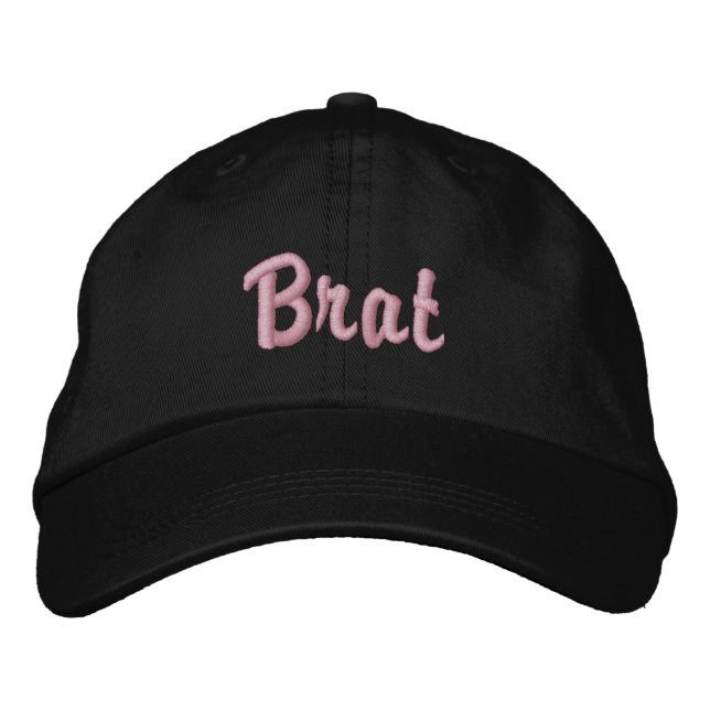Gorra Bordada Brat Embroidered Flirty Cap (Anverso)