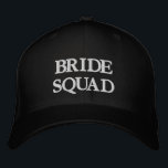 Gorra Bordada Bride Squad elegante de tipografía en blanco y neg<br><div class="desc">Tipografía elegante en blanco y negro de Bride Squad con cubierta de béisbol bordado. Disponible en muchos colores y opciones de estilo.</div>
