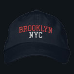 Gorra Bordada BROOKLYN NYC sobre la Marina<br><div class="desc">BROOKLYN NYC bordado de color rojo y azul claro sobre gorra de algodón marino. El bordado es el personalizable a otras opciones de color al seleccionar el botón de la herramienta "Editar diseño". También está disponible la opción para seleccionar la elección del color gorra en la página principal del elemento....</div>