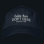 Gorra Bordada Cabina divertida no se preocupa por nombre de pueb<br><div class="desc">Funny sombrero de béisbol que dice "Cabina de pelo no le importa". Añade el nombre de tu cabaña o pueblo del lago favorito (o borra). Cambie fácilmente el texto y el color gorra. Ya sea que te dirijas hacia el norte a la cabaña o que pases un día en el...</div>
