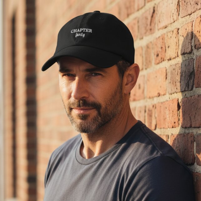 Gorra Bordada CAPÍTULO cuarenta en Negro (Subido por el creador)