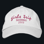 Gorra Bordada Chicas recorren la tipografía de escritura moderna<br><div class="desc">Chicas Viaje con tipografía de escritura moderna El gorro de béisbol con bordado Personalizado personalizado presenta el sencillo y moderno texto "Viaje de Chicas" con su ubicación personalizada y fecha o año. Perfecto para su próximo viaje de chicas. Creado por Evco Studio www.zazzle.com/store/evcostudio</div>