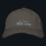 Gorra Bordada Cita de amor suave rosa Rústico Vintage<br><div class="desc">Cita de amor personalizada,  Chino Twill con bordado rosa y blanco,  gorra de béisbol gris. Un accesorio lindo o idea de regalo de cumpleaños.</div>