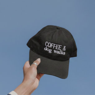 Gorra bordada con café y paseos de perros