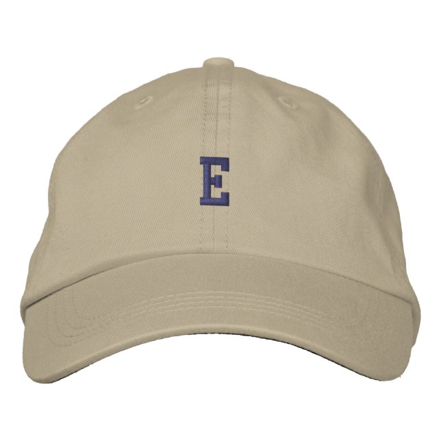 Gorra Bordada con Monograma de Letra E (Anverso)