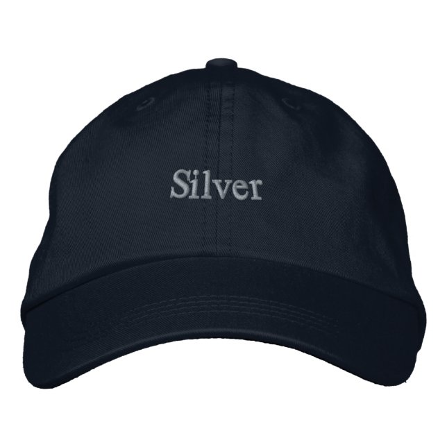 Gorra bordada con toque moderno de texto plateado (Anverso)