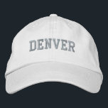 Gorra Bordada DENVER White Cotton<br><div class="desc">DENVER gorra de algodón blanco. ¡Hace un regalo maravilloso para cualquiera que ame Colorado! Si prefiere tener su texto personal, simplemente seleccione el botón "Personalizar esta plantilla" para introducir su elección de texto personalizado. El bordado también es personalizable a otras opciones de color seleccionando el botón de la herramienta "Editar...</div>