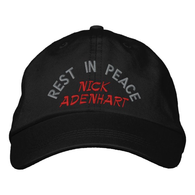 GORRA BORDADA DESCANSO EN PAZ, NICK ADENHART (Anverso)