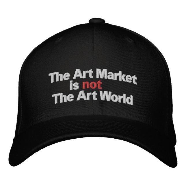 Gorra Bordada El mercado del arte no es el mundo del arte (Anverso)