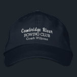 Gorra Bordada Equipo y nombre de la torre del Club de Remesa de<br><div class="desc">El gorra perfecto para todo aquel que ame el remo y su equipo. Este gorra de calidad estilo béisbol cuenta con 3 líneas de texto personalizado - añada el nombre del equipo, el nombre del remero, el nombre del evento, etc. Cambie fácilmente el color del texto y el tapón. Tanto...</div>