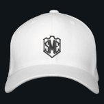 Gorra Bordada Escudo de monograma Personalizado  personalizado<br><div class="desc">Escudo de Monograma Personalizado de Iniciales Monogramadas Casquillo de Béisbol Embrodado Personalizado presenta el sencillo y moderno monograma bordado de sus iniciales dentro de un borde escudo. Perfecto como regalo para la familia y amigos por cumpleaños, Navidades, Día del Padre, Día de la Madre, bodas y más. Creado por Evco...</div>