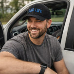 Gorra Bordada Estilo de Vida de Padre Atleta Universitario Pater<br><div class="desc">Celebra las aventuras diarias y las recompensas de la paternidad con este clásico diseño de "Dad Life". Con una fuente atlética de estilo universitario en un vibrante azul claro, este gráfico bordado captura el orgullo y la alegría de ser padre. Ya sea que estés en un partido de pelota de...</div>