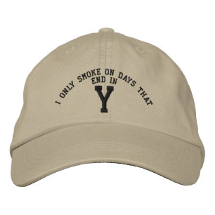 Gorra Bordada Fumo solamente el los días que terminan en bordad