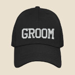 Gorra Bordada Groom Simple Moderno Typography Boda Personalizado<br><div class="desc">El Groom Simple Modern Typography Boda Personalizado Embroidered Baseball Cap presenta el sencillo y moderno texto bordado "Groom". Perfecto como un regalo para el novio por su luna de miel o su fiesta de soltero. Creado por Evco Studio www.zazzle.com/store/evcostudio</div>