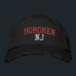 Gorra Bordada HOBOKEN NJ Rojo y Blanco sobre el estilo de cosech<br><div class="desc">Borde rojo y blanco de HOBOKEN NJ sobre el gorra de algodón de estilo vintage con angustia negra. El bordado es el personalizable a otras opciones de color al seleccionar el botón de la herramienta "Editar diseño". También está disponible la opción para seleccionar la elección del color gorra en la...</div>