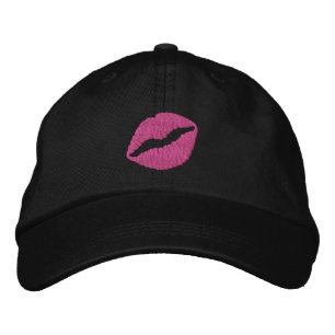 Gorra Bordada Labial Rosa Caliente Beso Besucon en Negro