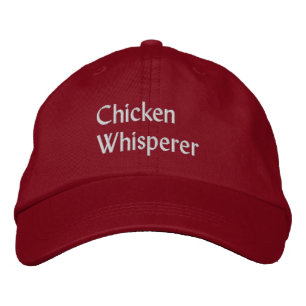 Gorra Bordada Leyendo susurro de pollo en blanco